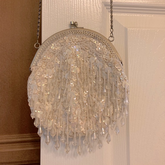 Beaded Metal Frame Purse in White with Chain Strap - Vintage - Picture 2 of 8
